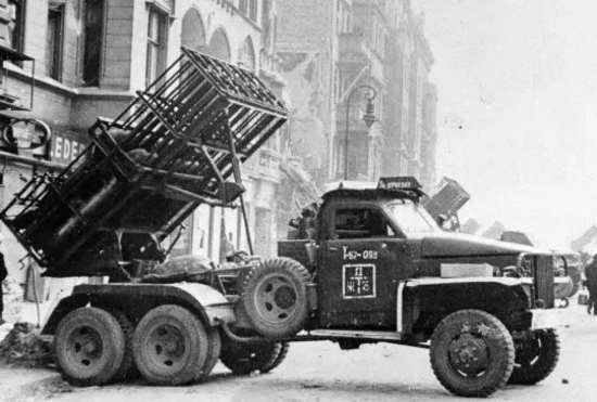 Почему "Катюши" в Красной армии были мегапопулярны, а немцы не захотели себе такого оружия? Отвечает эксперт-историк (2021)