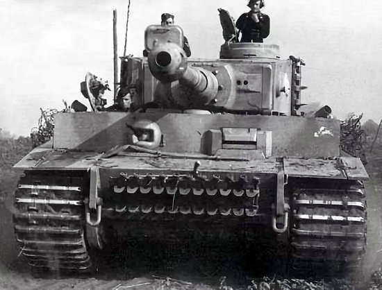 Почему немецкий тяжелый танк Тигр-I был КВАДРАТНЫЙ? (2021)