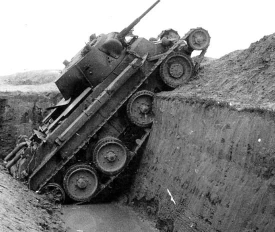 Почему противотанковые рвы не затормозили немецкие танки в 1941, но остановили 200 "Пантер" под Курском? (Алексей Исаев, 2020)