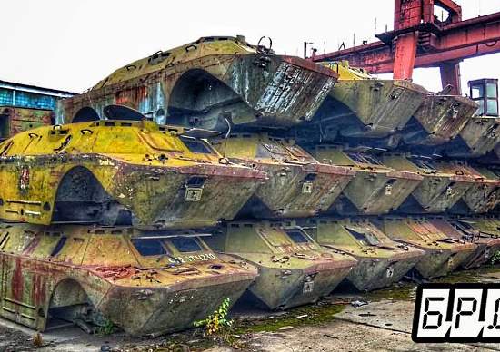 Пробрались на закрытый военный завод по разделке старой советской техники. Что можно найти в штабелях корпусов? (2020)