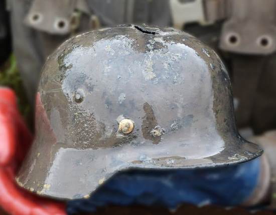 Раскопки на железной реке. Дно усеяно военным металлом (2019)