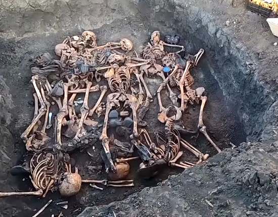 Раскопки в полях. Барвенковский котёл 1942: нашли несколько воронок с героями, которые стояли насмерть (2021)