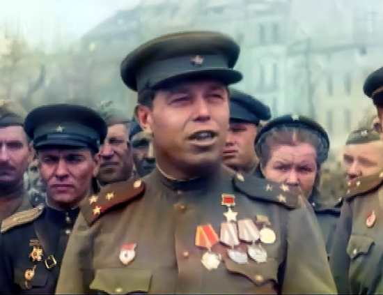 Речь Героя Советского Союза комполка Шейкина М.С у Бранденбургских ворот. Оригинальный звук и хроника (4 мая 1945)