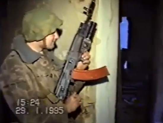 Редкая хроника Первой Чеченской войны. Преодолевание страха на войне и уличные бои "по-сталинградски" (2020)