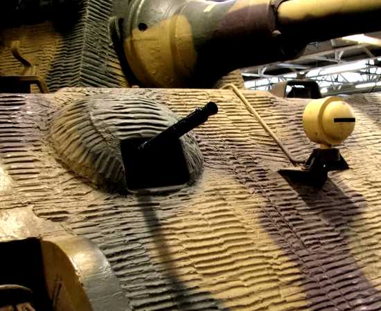 Рифлёная броня немецких танков - все ошибочно думают, что это цемент. Почему немецкие танкисты боялись этого покрытия? (2021)