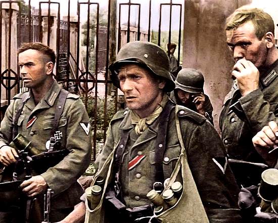 "Русский в окопе напротив день за днем играл одну и туже песню". Немцы перевели песню и испытали шок (2019)