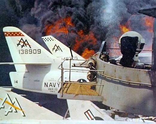 Самый сильный пожар на авианосце США. Инцидент 1967 года (2018)
