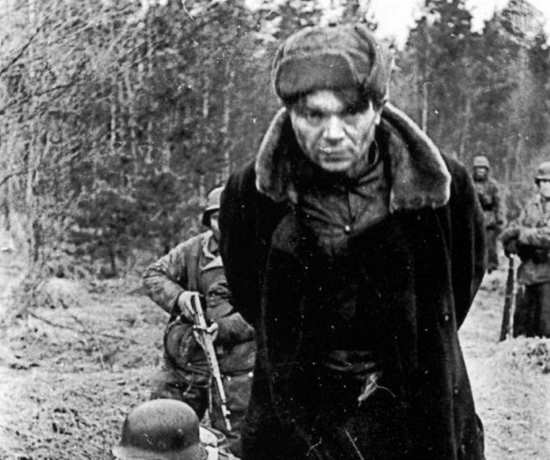 Шесть немцев взяли в плен одинокого партизана. Они не знали, что жить им осталось всего ОДНУ МИНУТУ... (2021)