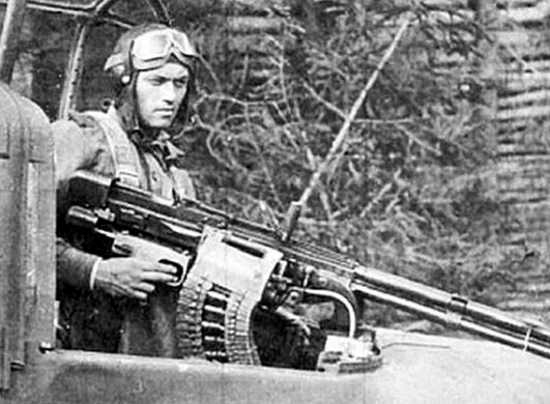 Смекалка cтpeлкa-paдиста Ил-2 Василия Стрезикозина - без оружия отбил атаку немецкого истребителя (2021)