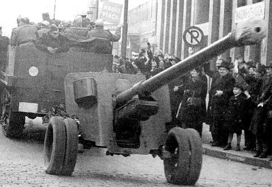 Советская 100-мм полевая пушка образца 1944 года БС-3. Была создана, чтобы уничтожать "Тигры" (2021)