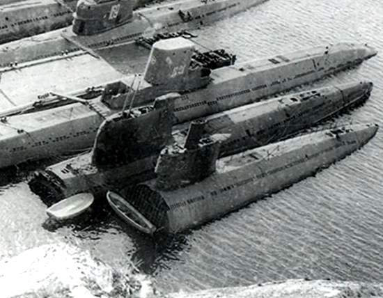 Советские подлодки взрывом разорвало на части прямо у пирса. Засекреченная трагедия Б-37 и С-350 в Полярном, причины не выяснены (2020)
