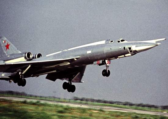 Советский Ту-22 "Людоед". Почему советские лётчики так называли этот грозный сверхзвуковой бомбардировщик? (2020)