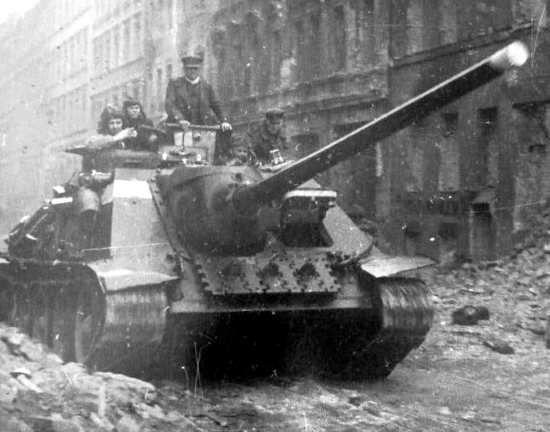 СУ-100 - легендарный "ЗВЕРОБОЙ". Единственная специализированная советская самоходка для уничтожения немецких тяжелых танков (2021)