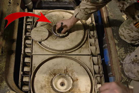 Сжечь "Пантеру" можно было одной иголкой. СуперЭксперт по "Пантере" показывает секреты технической части танка (2021)