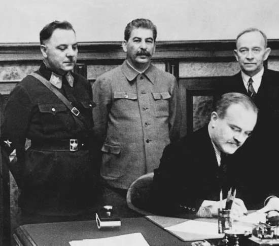 Тайные переговоры о перемирии между СССР и Германией в конце 1941. Теперь стало понятно, за что расстреляли Берию (2020)