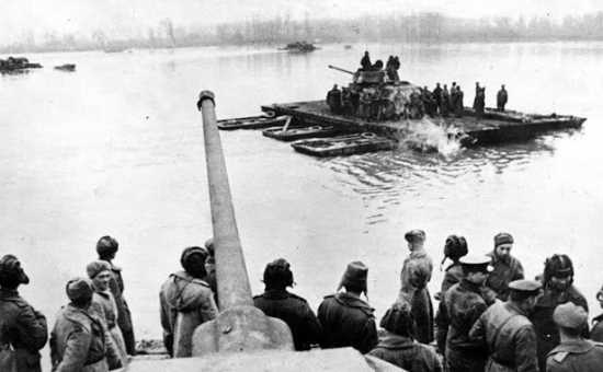 Танковый бой на Висле. Советские танкисты впервые столкнулись с новым немецким НЕОПОЗНАННЫМ оружием (2022)