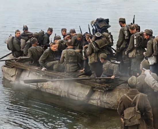 Уникальная фронтовая кинохроника форсирования Днепра (1943)