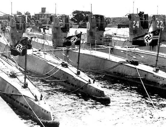 В 1943 году весь немецкий подводный флот резко устарел и был отправлен на базы. Миф о "Волчьих стаях" Деница (2021)