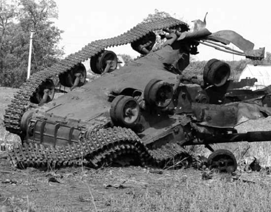 В 90-х годах российские танки, отправленные в переплавку десятками тысяч, разделывали взрывным способом. Как это было? (2020)