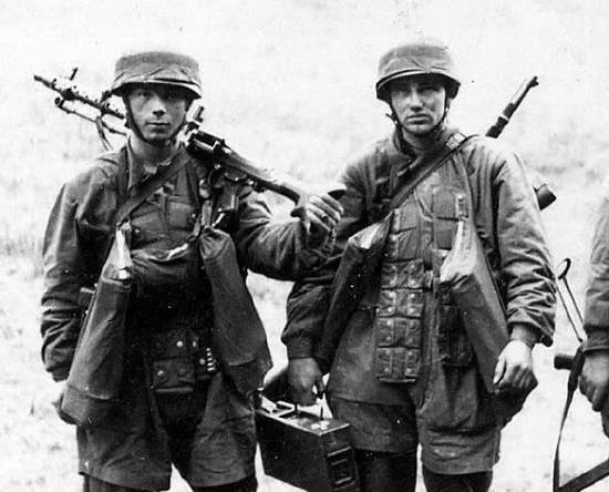 В каком эксклюзивном снаряжении воевали немецкие десантники? (2021)
