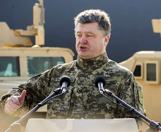 В сеть слили разговор Путина и Порошенко после разгрома украинской армии. Простых людей держат за ослов - никакой войны нет (2020)