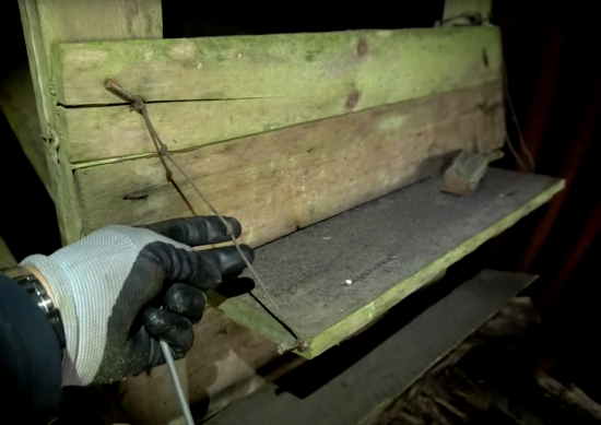 В Заполярье найден идеально сохранившийся немецкий блиндаж с крышей, столами, печкой и даже обоями!: "Офигеть! Мы внутри!" (2022)