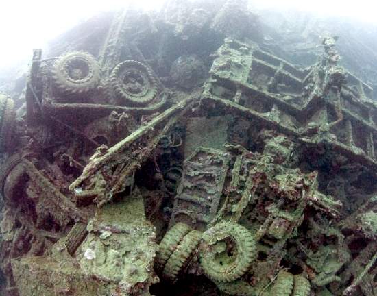 Великое кладбище военной техники на Вануату. Как американцы утопили десятки тысяч машин и миллионы тонн разных материалов? (2020)