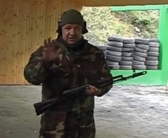 Ветеран спецназа показывает как правильно стрелять на войне. Минимум который должен знать каждый (2021)