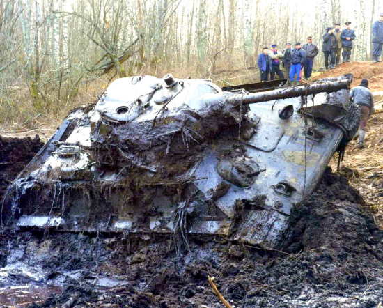 Внук нашел Т-34 своего деда героя-танкиста. Самые шокирующие находки 2021 года по войне (2021)