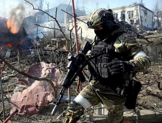 Военный ДНР рассказывает как выживал мирняк в эпицентре боев за Мариуполь. ЖЕСТКАЯ ПРАВДА - не для всех ушей (2022)