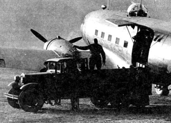 Воздушный мост над Ладогой. Забытый подвиг советских летчиков (2018)