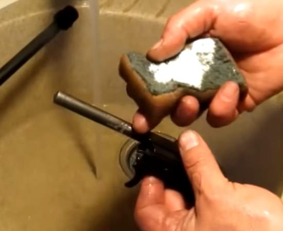 ВСС "Винторез" - самое грязное оружие России. "Всё надо мыть горячей водой с фейри. Смотрите сколько здесь грязи!" (2020)