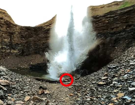 Взрывы под водой: 8,5 кг тротил-гексогена, ОЗМ-72 "Ведьма", РГД-5, Ф-1. Испытуемый вообще не пострадал! (2021)