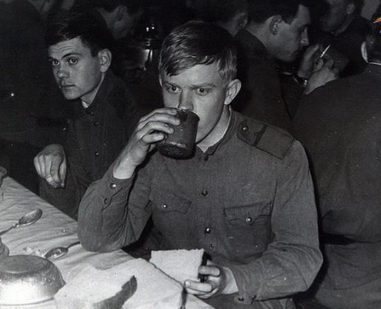 Зачем добавляли бром в пищу солдатам армии СССР? (2018)