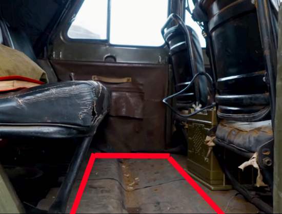 Зачем советские военные потребовали сделать в УАЗе ровный пол поперек машины? (2021)