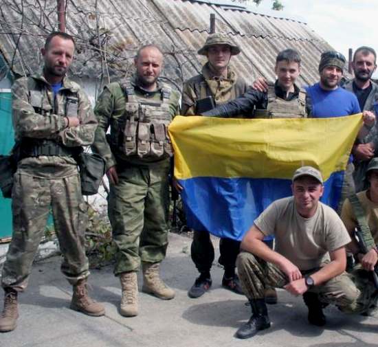 Зачем украинские военные переворачивают свой флаг? Тайна раскрыта (2019)