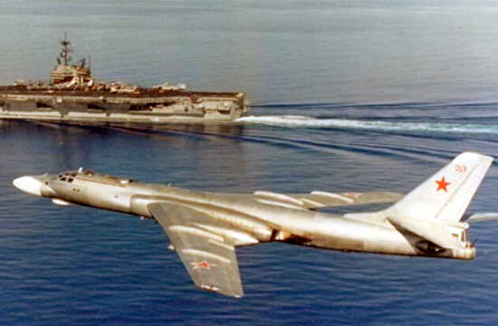 Загадочная гибель Ту-16Р в Норвежском море рядом с авианосцем США. Что недоговаривают американцы? (2021)
