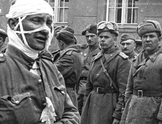 Запрещенные фотографии штурма Берлина. Полная история нашумевшего архива негативов (2021)