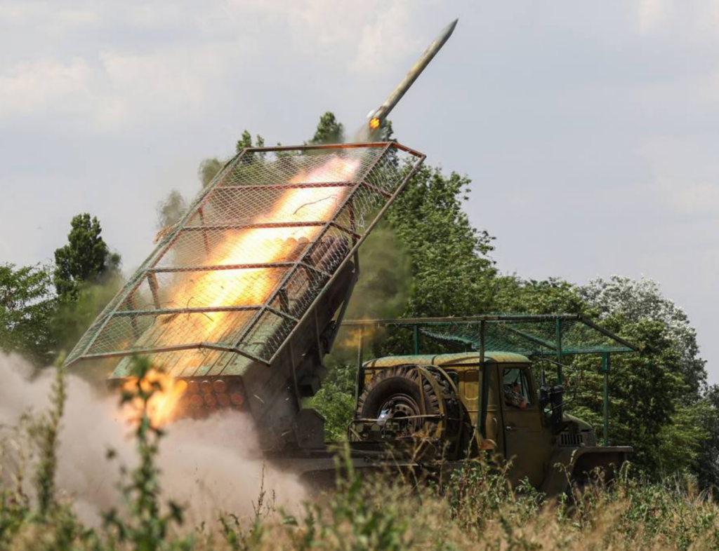 31.07.2024 Украина. ВС РВ проломили оборону противника и вошли на территорию Торецка. Восточная окраина города в серой зоне, идут ожесточенные бои. Карта боев на Украине на сегодня. (15 видео)