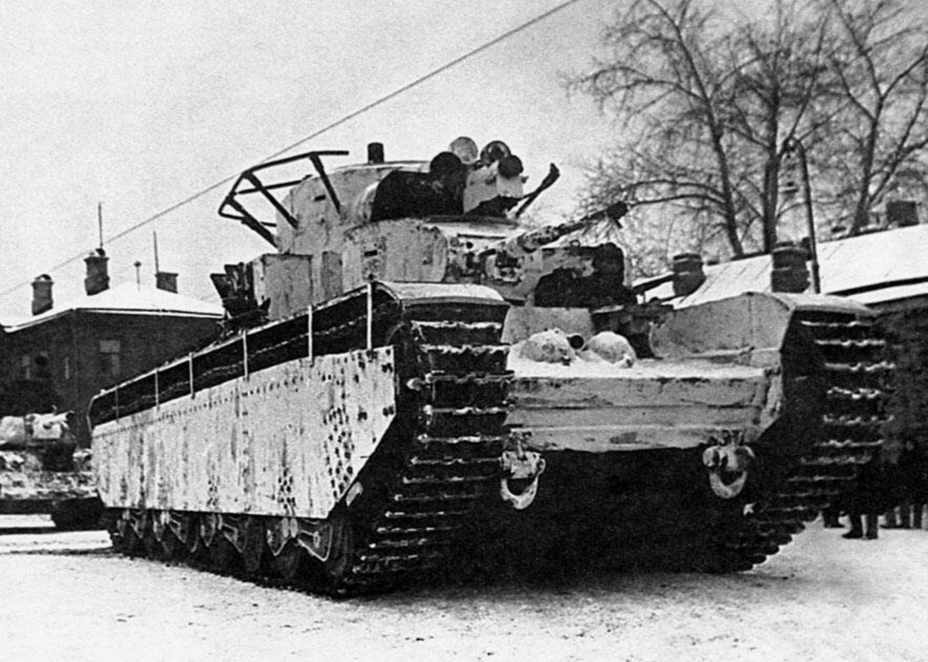 Единственный сохранившийся до наших дней Т-35 в годы войны был приписан к Казанскому танковому училищу Единственный сохранившийся до наших дней Т-35 в годы войны был приписан к Казанскому танковому училищу