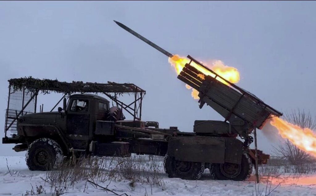 24.02.2025 СРОЧНО: Марьевка наша! Ключевой опорный пункт ВСУ пал в День защитника Отечества — враг в панике отступает (14 видео)